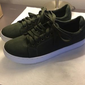 Brand new hippie laundry sneakers